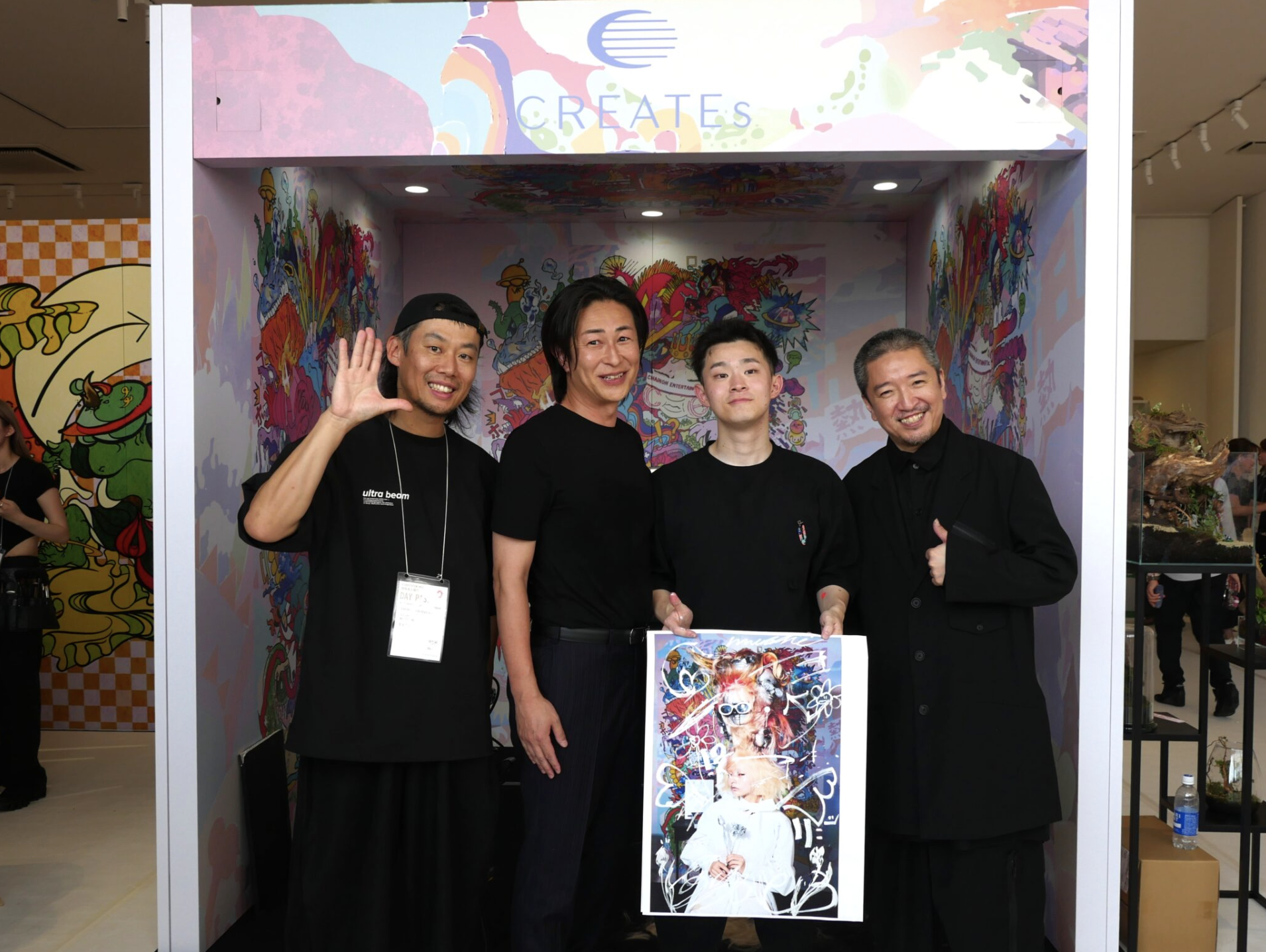 左から、写真家・松山優介氏、クレイツ代表取締役社長・貝塚弘幸、MUSASHI氏、TONI&GUY日本法人代表・雑賀英敏氏の集合写真