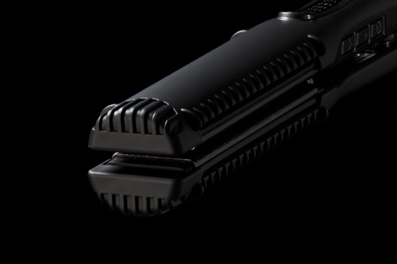 MAGNETHairProストレートアイロンのヘッド部分の画像。丸い形のラウンドヘッドを搭載。