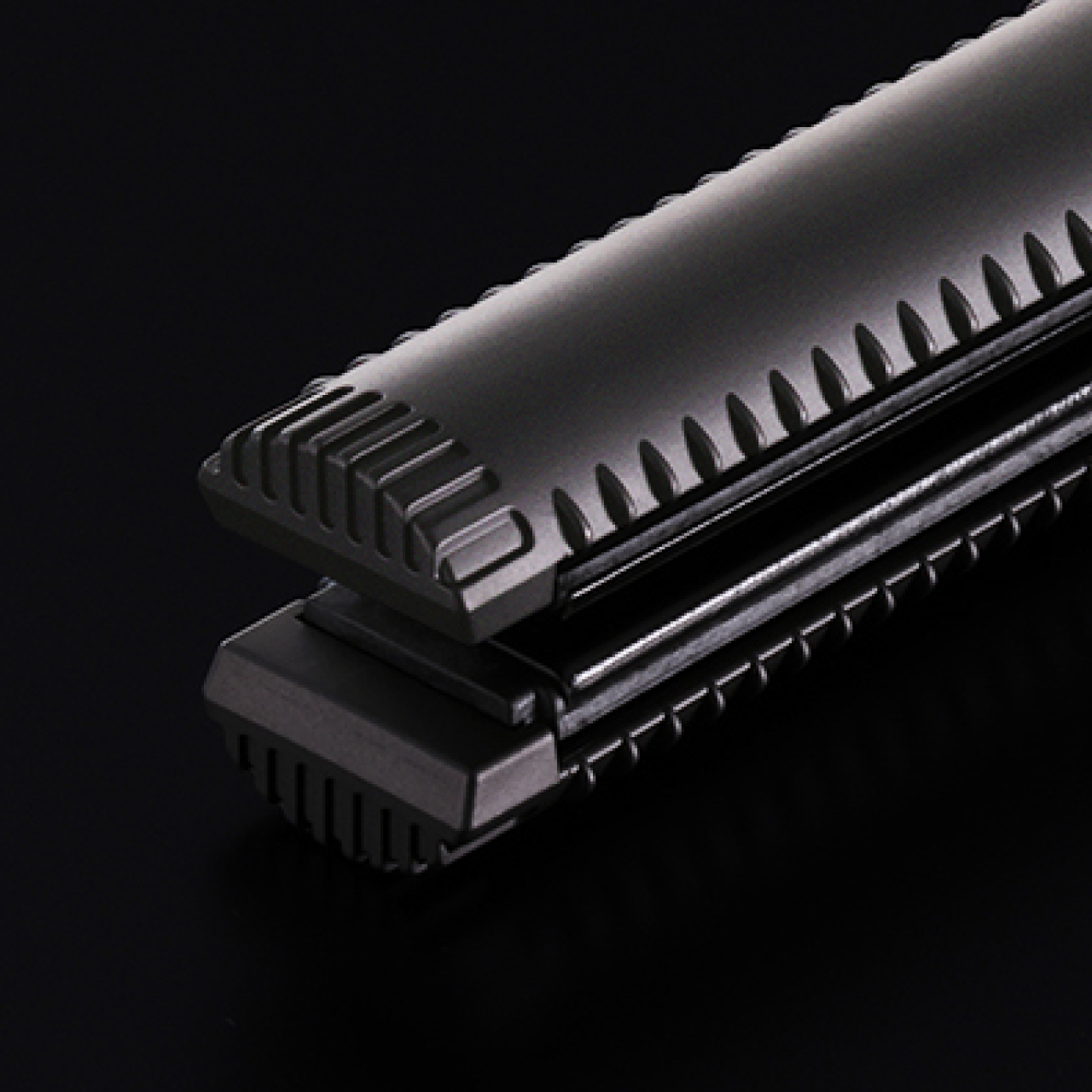 ストレートアイロンCを閉じたときの様子,ラウンドヘッド形状になっている